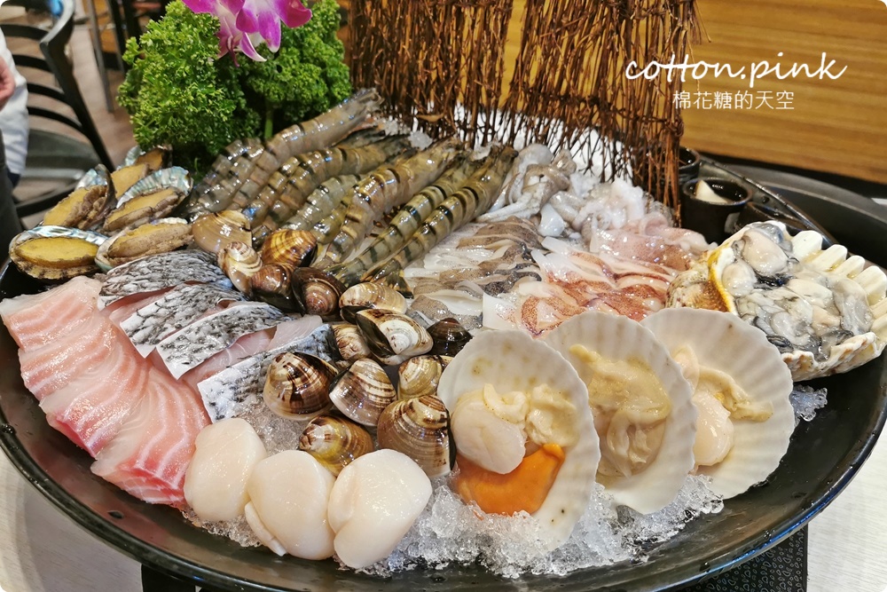 台中火鍋這家很低調，湯底香氣直衝腦門擋不住！湯馥石頭鍋超狂巨無霸海鮮盆十種嚴選海鮮在裡面
