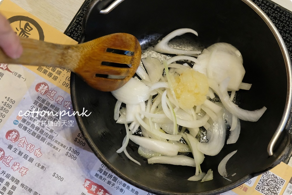 台中火鍋這家很低調，湯底香氣直衝腦門擋不住！湯馥石頭鍋超狂巨無霸海鮮盆十種嚴選海鮮在裡面
