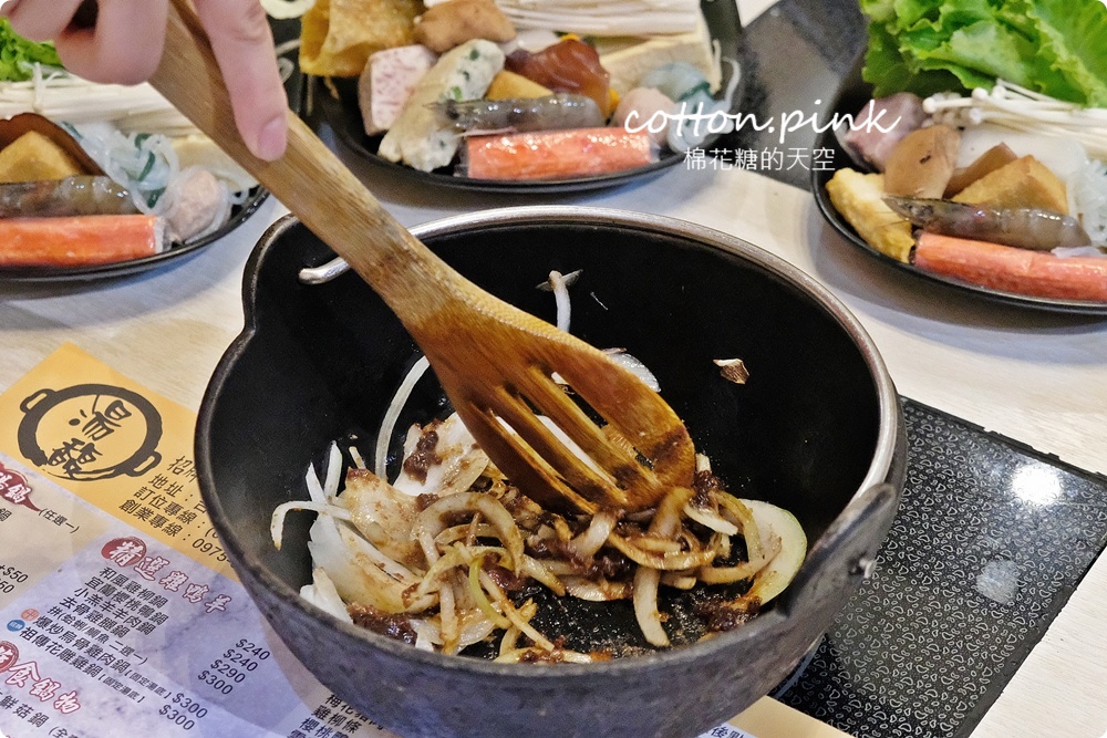 台中火鍋這家很低調，湯底香氣直衝腦門擋不住！湯馥石頭鍋超狂巨無霸海鮮盆十種嚴選海鮮在裡面