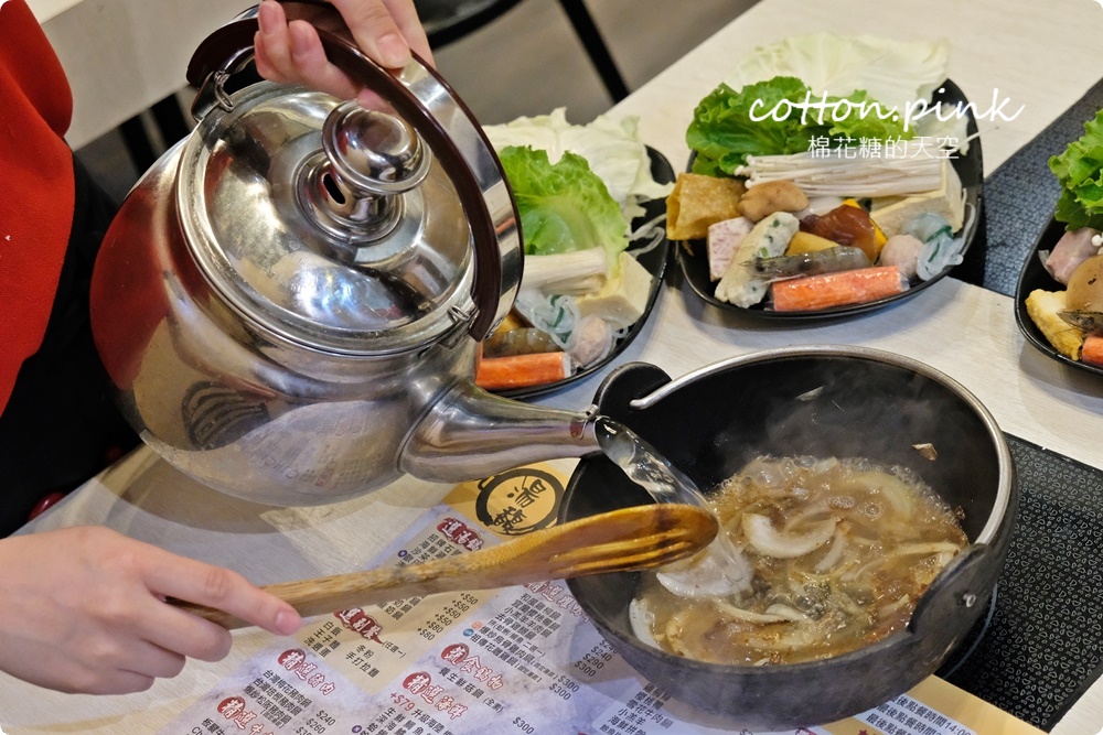 台中火鍋這家很低調，湯底香氣直衝腦門擋不住！湯馥石頭鍋超狂巨無霸海鮮盆十種嚴選海鮮在裡面