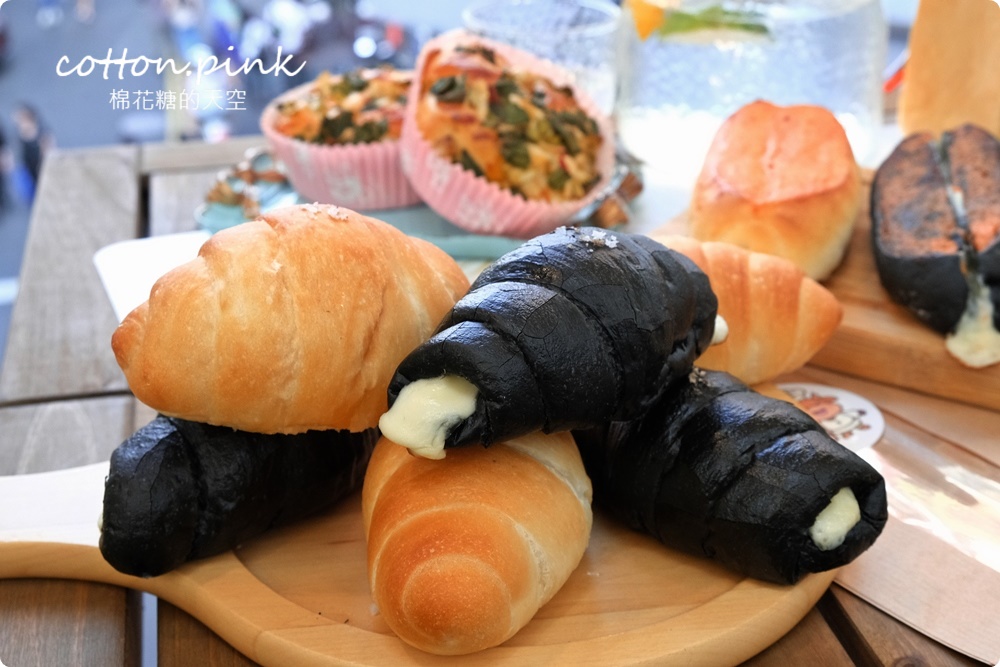 台中一中最新必吃這一味！極黑風暴！鹽可頌、生吐司、明太子軟法～黑白大對戰