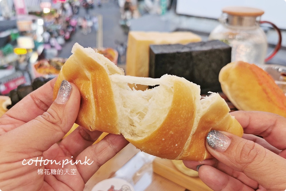 台中一中最新必吃這一味！極黑風暴！鹽可頌、生吐司、明太子軟法～黑白大對戰