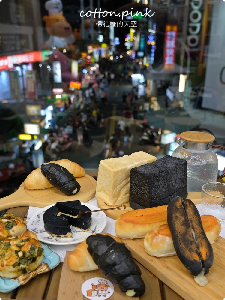 台中一中最新必吃這一味！極黑風暴！鹽可頌、生吐司、明太子軟法～黑白大對戰