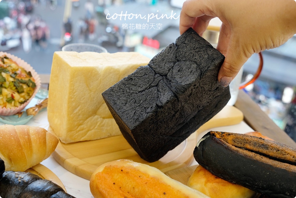 台中一中最新必吃這一味！極黑風暴！鹽可頌、生吐司、明太子軟法～黑白大對戰