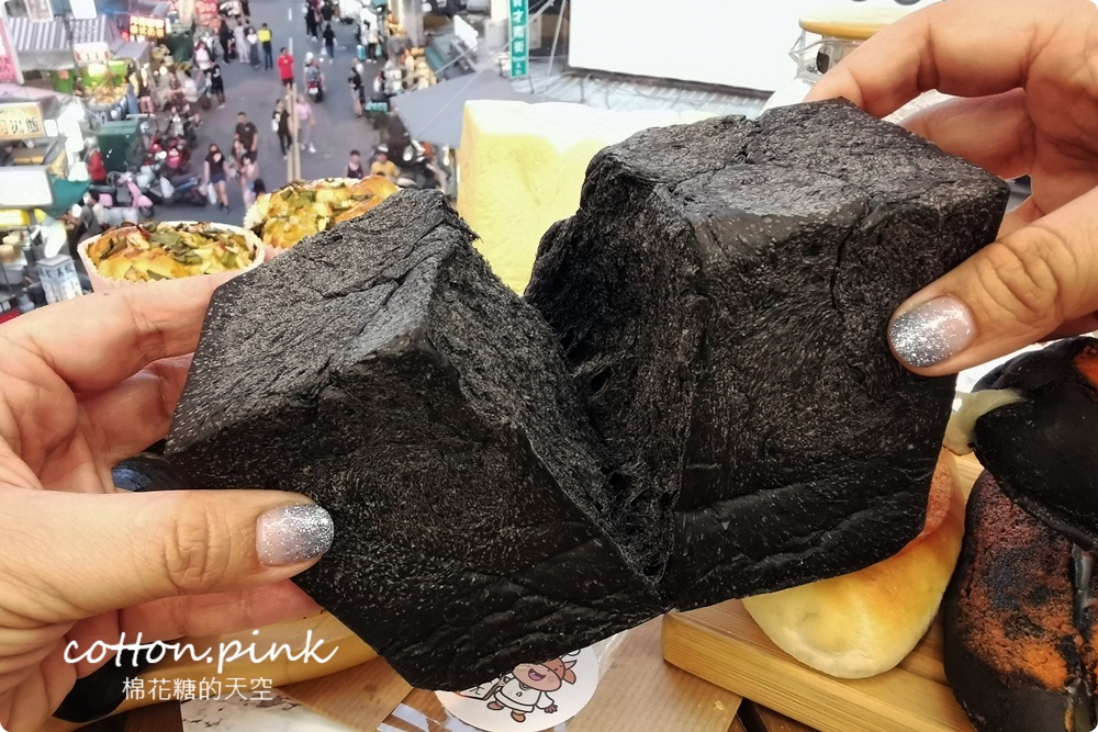 台中一中最新必吃這一味！極黑風暴！鹽可頌、生吐司、明太子軟法～黑白大對戰