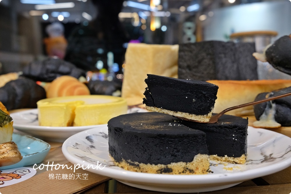 台中一中最新必吃這一味！極黑風暴！鹽可頌、生吐司、明太子軟法～黑白大對戰