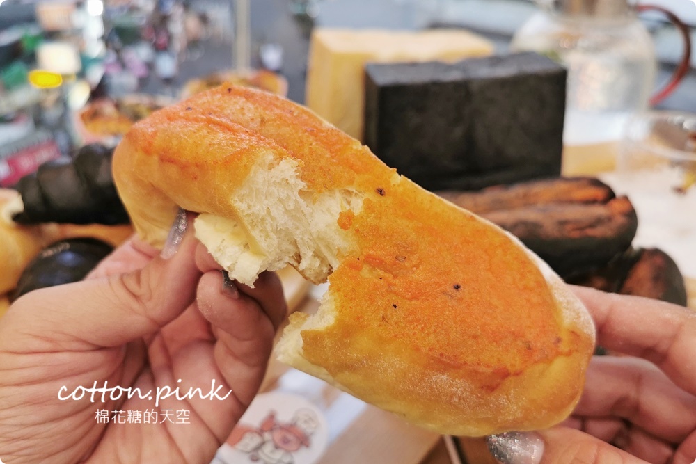 台中一中最新必吃這一味！極黑風暴！鹽可頌、生吐司、明太子軟法～黑白大對戰