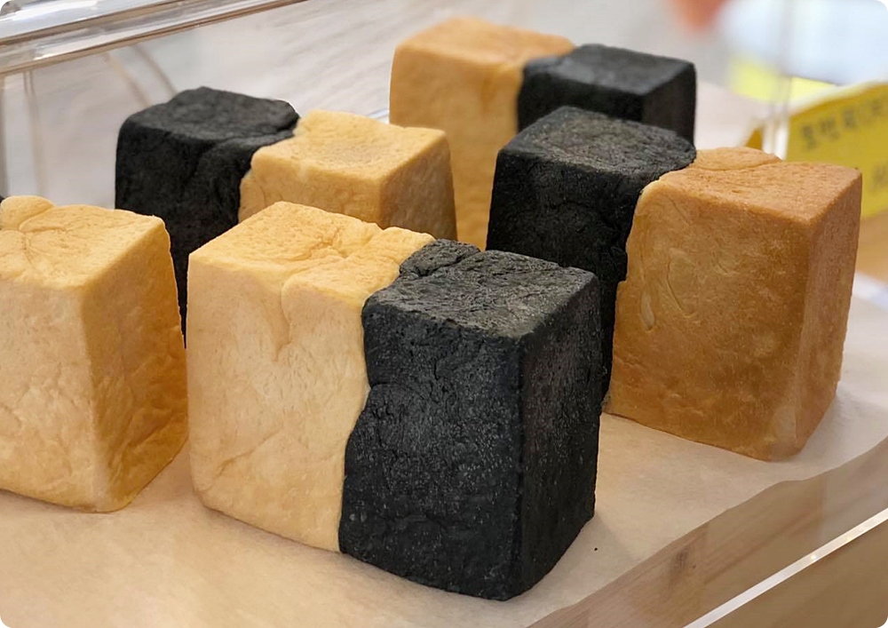 台中一中最新必吃這一味！極黑風暴！鹽可頌、生吐司、明太子軟法～黑白大對戰