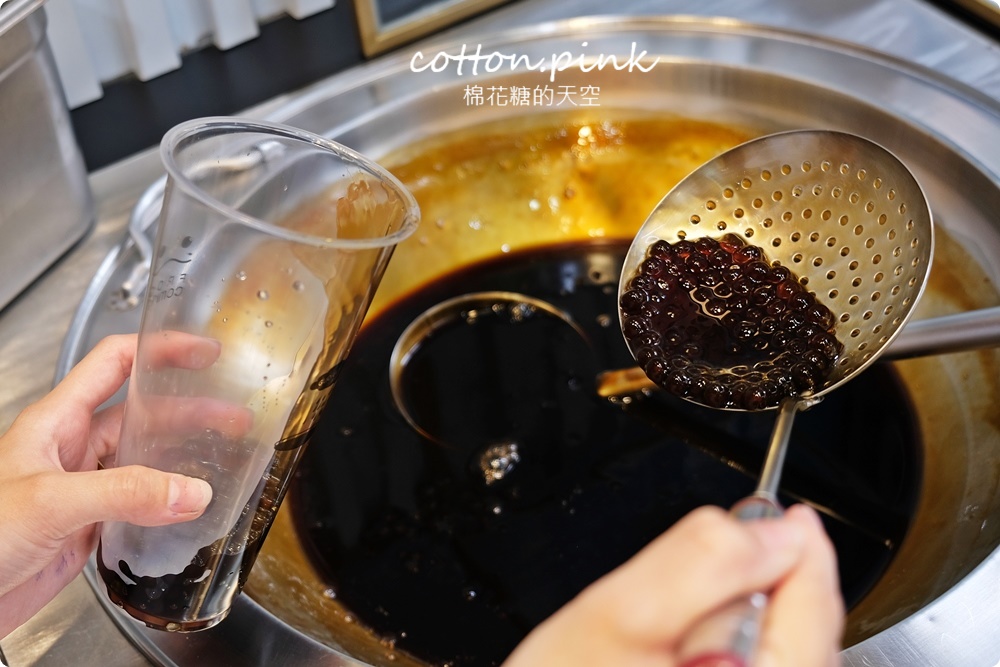 一中必喝粉圓老店！鮮奶粉圓加布丁超澎派～青蛙來了芒果牛奶冰沙大杯滿意！