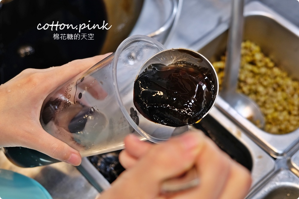 一中必喝粉圓老店！鮮奶粉圓加布丁超澎派～青蛙來了芒果牛奶冰沙大杯滿意！