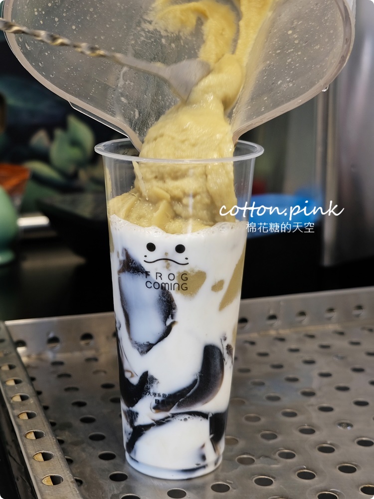 一中必喝粉圓老店！鮮奶粉圓加布丁超澎派～青蛙來了芒果牛奶冰沙大杯滿意！