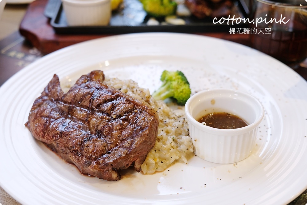 台中牛排推薦|中科商圈人氣爆棚瀧厚炙燒熟成牛排好吃推推，超多牛肉羅宋湯吃到飽～