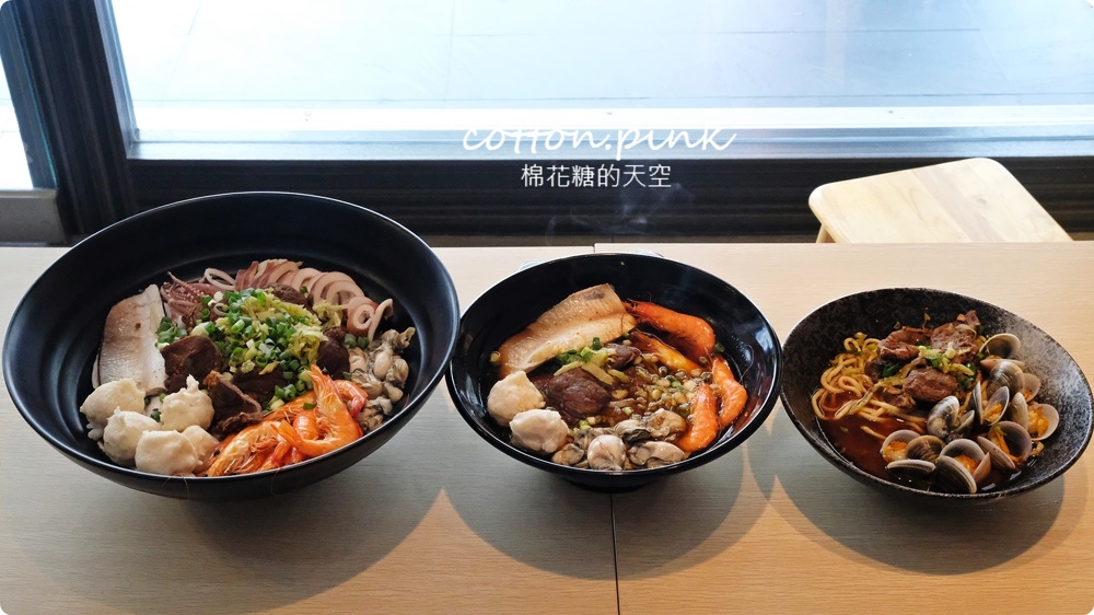 台中最狂牛肉麵就是這一家！超大碗公迦南海陸牛肉麵～大塊牛肉外加鮮蚵還有整片虱目魚
