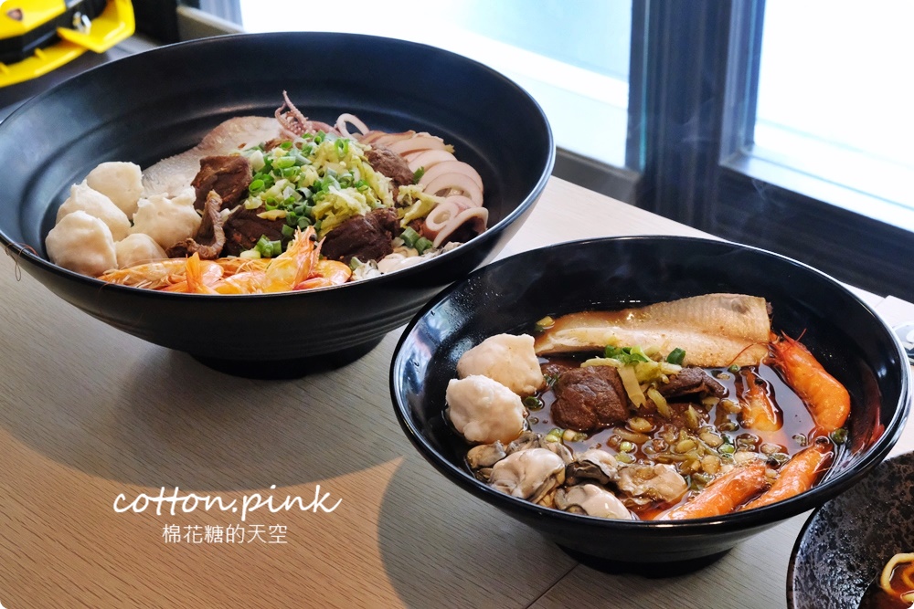 台中最狂牛肉麵就是這一家！超大碗公迦南海陸牛肉麵～大塊牛肉外加鮮蚵還有整片虱目魚