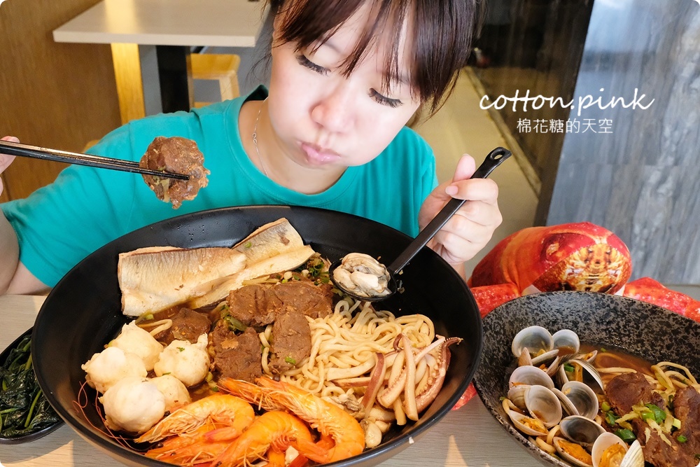 台中最狂牛肉麵就是這一家！超大碗公迦南海陸牛肉麵～大塊牛肉外加鮮蚵還有整片虱目魚