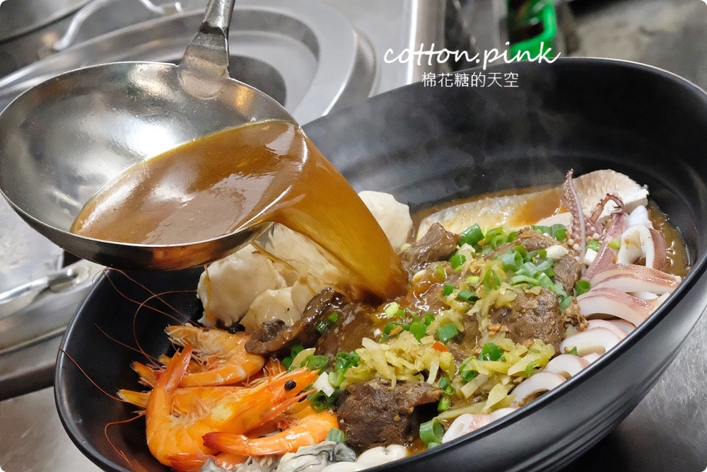 台中最狂牛肉麵就是這一家！超大碗公迦南海陸牛肉麵～大塊牛肉外加鮮蚵還有整片虱目魚