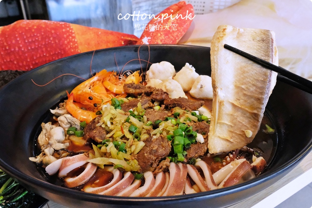 台中最狂牛肉麵就是這一家！超大碗公迦南海陸牛肉麵～大塊牛肉外加鮮蚵還有整片虱目魚
