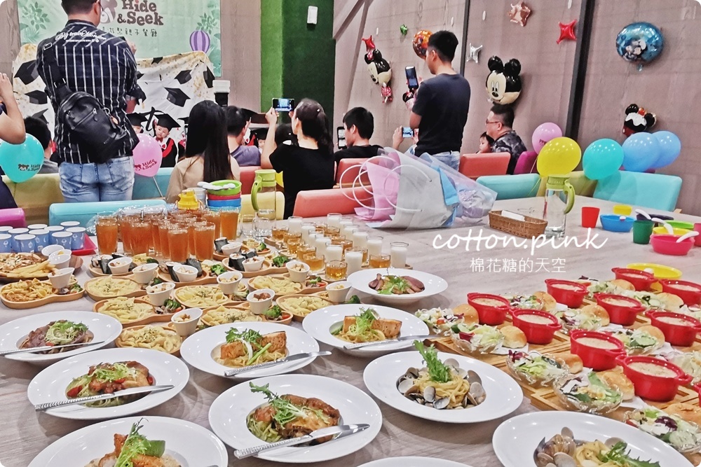 台中親子餐廳推薦|嘻遊聚球池、沙坑、溜滑梯...通通有，中午時段一票暢玩大放送～