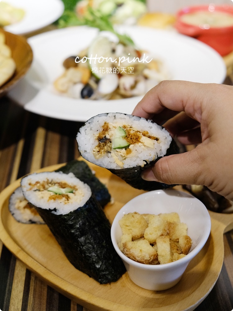 台中親子餐廳推薦|嘻遊聚球池、沙坑、溜滑梯...通通有，中午時段一票暢玩大放送～