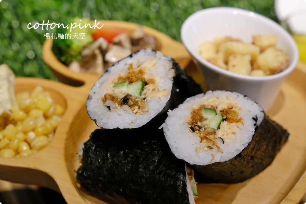 台中親子餐廳推薦|嘻遊聚球池、沙坑、溜滑梯...通通有，中午時段一票暢玩大放送～