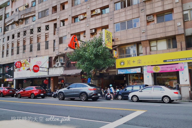 台中超人氣早餐店！大推嘉香早餐總匯脆皮蛋餅超澎湃～還有台中人套餐炒麵綜合湯