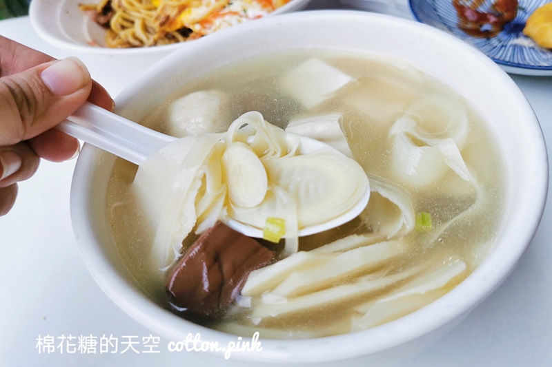 台中超人氣早餐店！大推嘉香早餐總匯脆皮蛋餅超澎湃～還有台中人套餐炒麵綜合湯