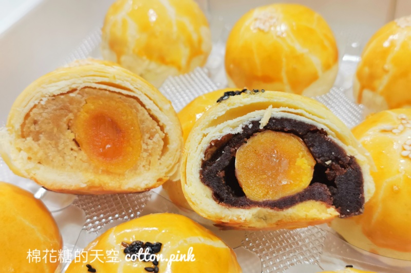 好市多蛋黃酥首度開賣！兩種口味～一黑一白味道超乎想像