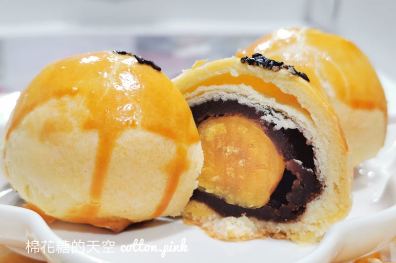 好市多蛋黃酥首度開賣！兩種口味～一黑一白味道超乎想像