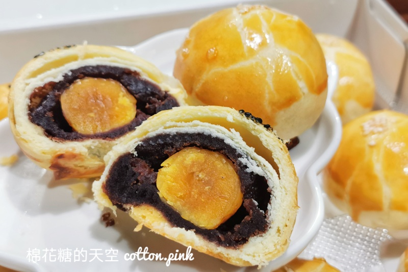 好市多蛋黃酥首度開賣！兩種口味～一黑一白味道超乎想像
