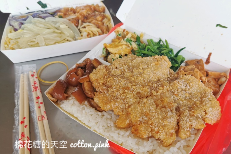 大甲美食在地人都吃這家-大甲菜市場肉羹海鮮粥，便當可以換炒麵～這一道必點！