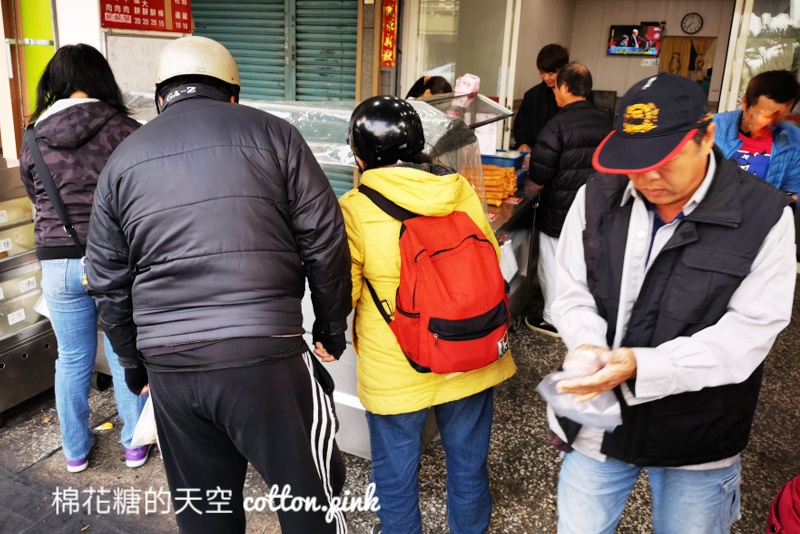 台中水湳人氣早餐攤-大明水煎包超大顆、蛋餅、鍋貼都好吃！