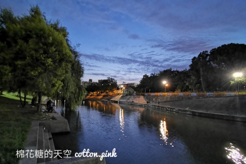 台中大里浪漫景點～興大康橋夜景超美的！