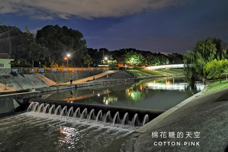 台中大里浪漫景點～興大康橋夜景超美的！