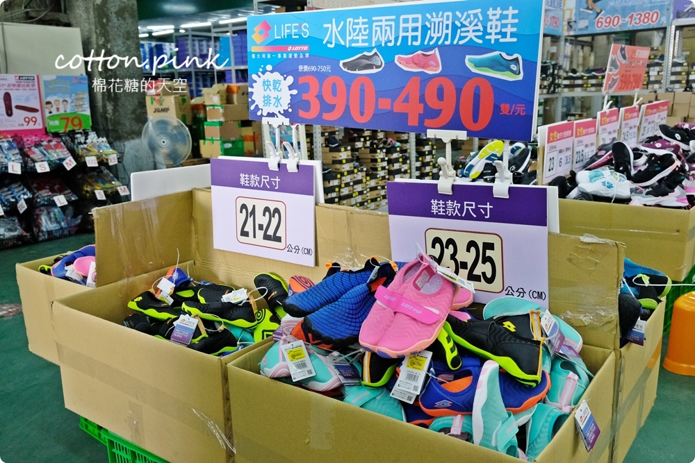 開學前報復性鞋特賣就在大雅！涼鞋、休閒鞋加一元多一雙！超多鞋款一折起～ 冰雪奇緣、POLI、蜘蛛人通通有，振興券消費再折扣～