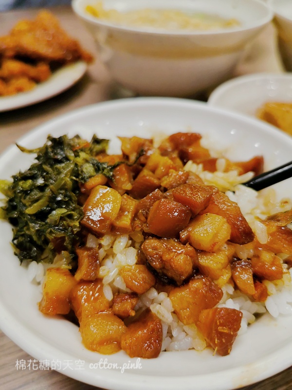 台中宵夜這家人氣很旺！夜間部爌肉飯滷排骨超大塊-內附完整菜單
