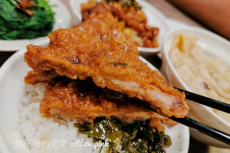 台中宵夜這家人氣很旺！夜間部爌肉飯滷排骨超大塊-內附完整菜單