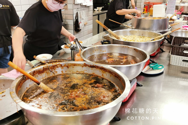 台中宵夜這家人氣很旺！夜間部爌肉飯滷排骨超大塊-內附完整菜單