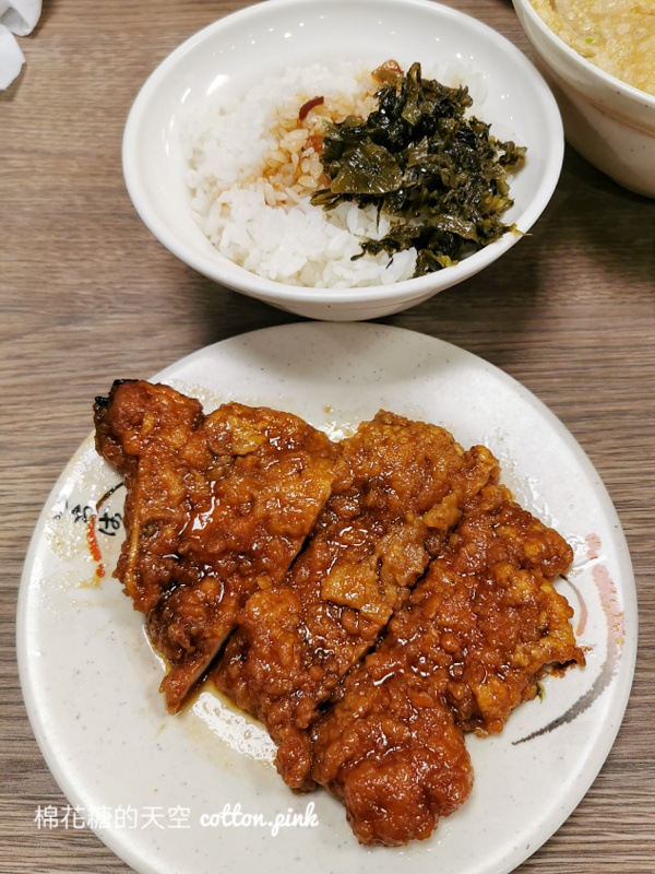 台中宵夜這家人氣很旺！夜間部爌肉飯滷排骨超大塊-內附完整菜單