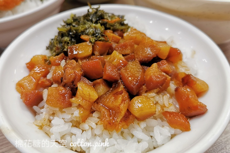 台中宵夜這家人氣很旺！夜間部爌肉飯滷排骨超大塊-內附完整菜單