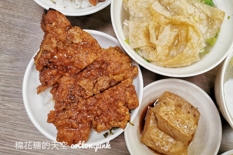 台中宵夜這家人氣很旺！夜間部爌肉飯滷排骨超大塊-內附完整菜單