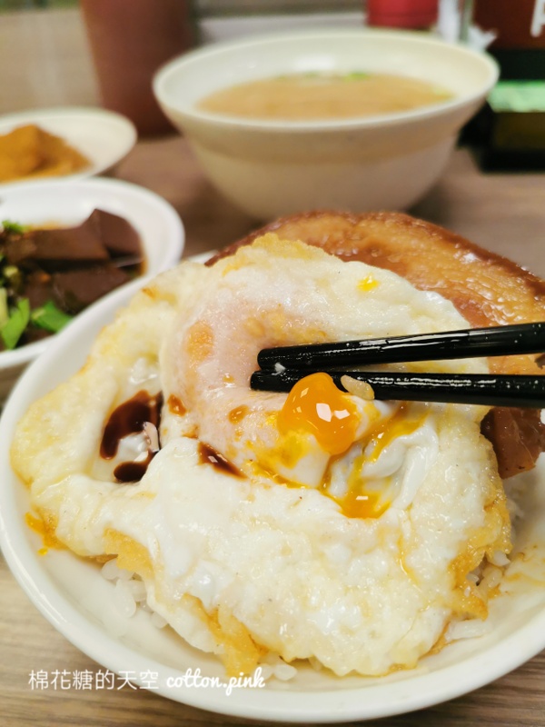 台中宵夜這家人氣很旺！夜間部爌肉飯滷排骨超大塊-內附完整菜單