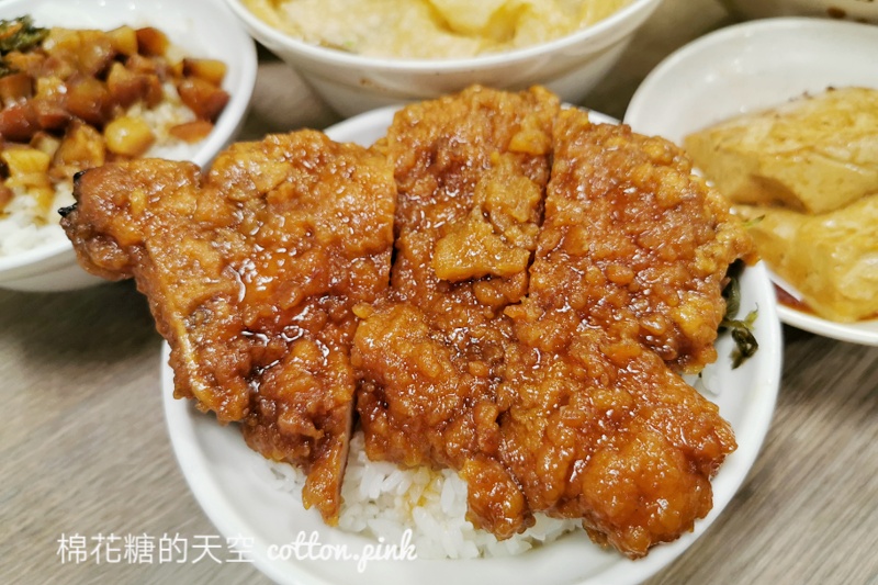 台中宵夜這家人氣很旺！夜間部爌肉飯滷排骨超大塊-內附完整菜單