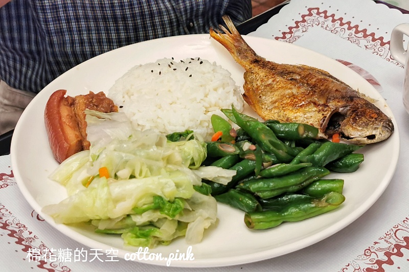 台中簡餐這家好神秘！不是在地人介紹還真不敢走進麗坊簡餐～