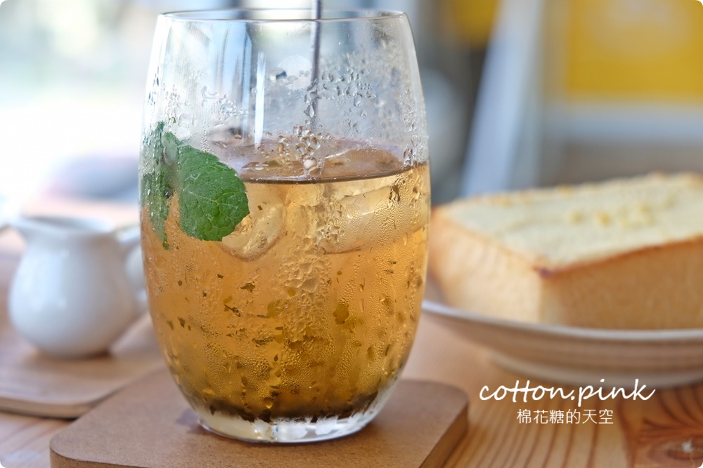 台中老店變身網美早午餐，向陽房最新厚茶生吐司必吃～陽光食事所文青風吐司盤百元有找！