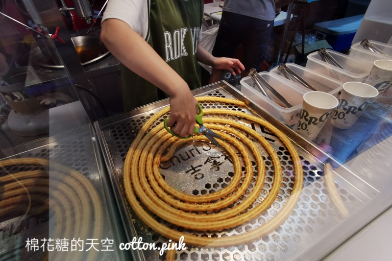 旱溪夜市超人氣大蚊香！現炸香酥油吉條超過十種口味喔！