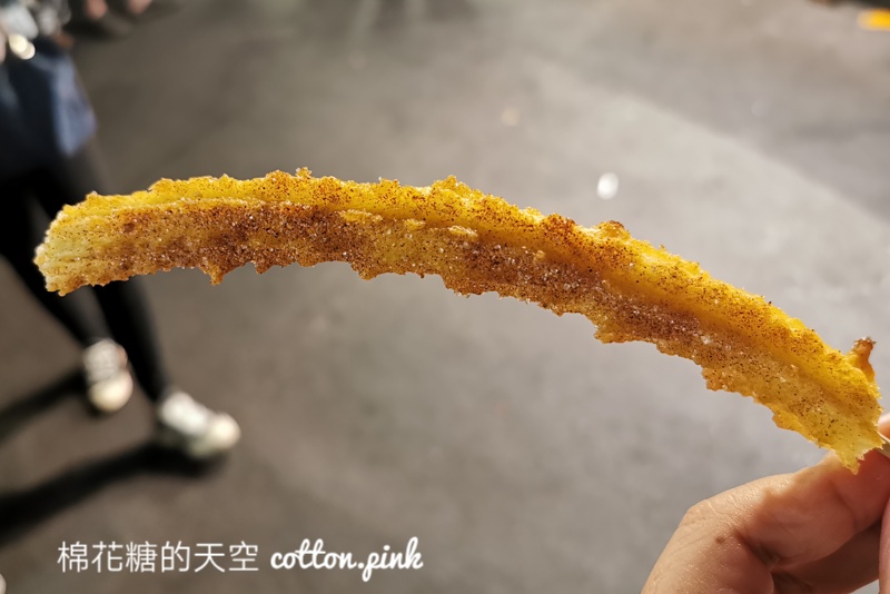 旱溪夜市超人氣大蚊香！現炸香酥油吉條超過十種口味喔！