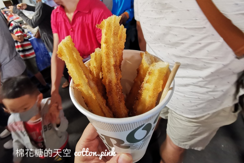 旱溪夜市超人氣大蚊香！現炸香酥油吉條超過十種口味喔！