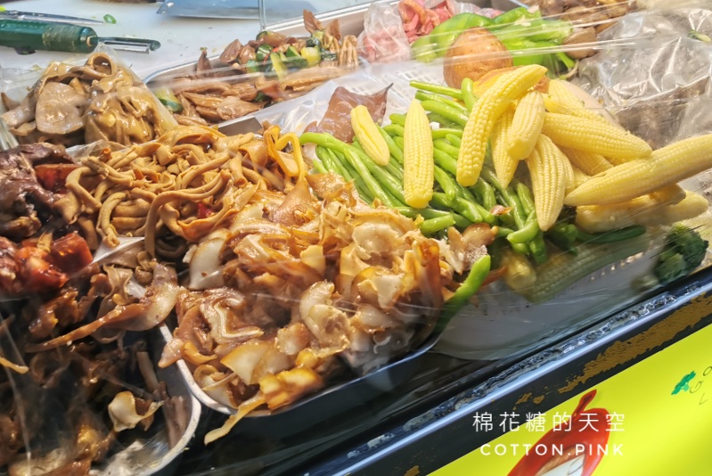 逢甲夜市排隊美食～在地學生都推薦！王記滷味蔬菜選擇超多～