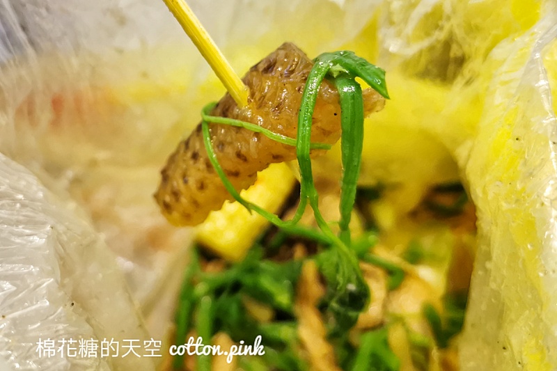 逢甲夜市排隊美食～在地學生都推薦！王記滷味蔬菜選擇超多～