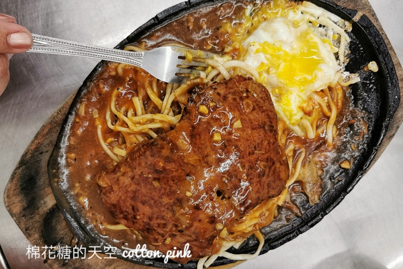 台中夜市牛排-從路邊吃到店面的德州牛排，沙拉、小菜濃湯吃到飽喔